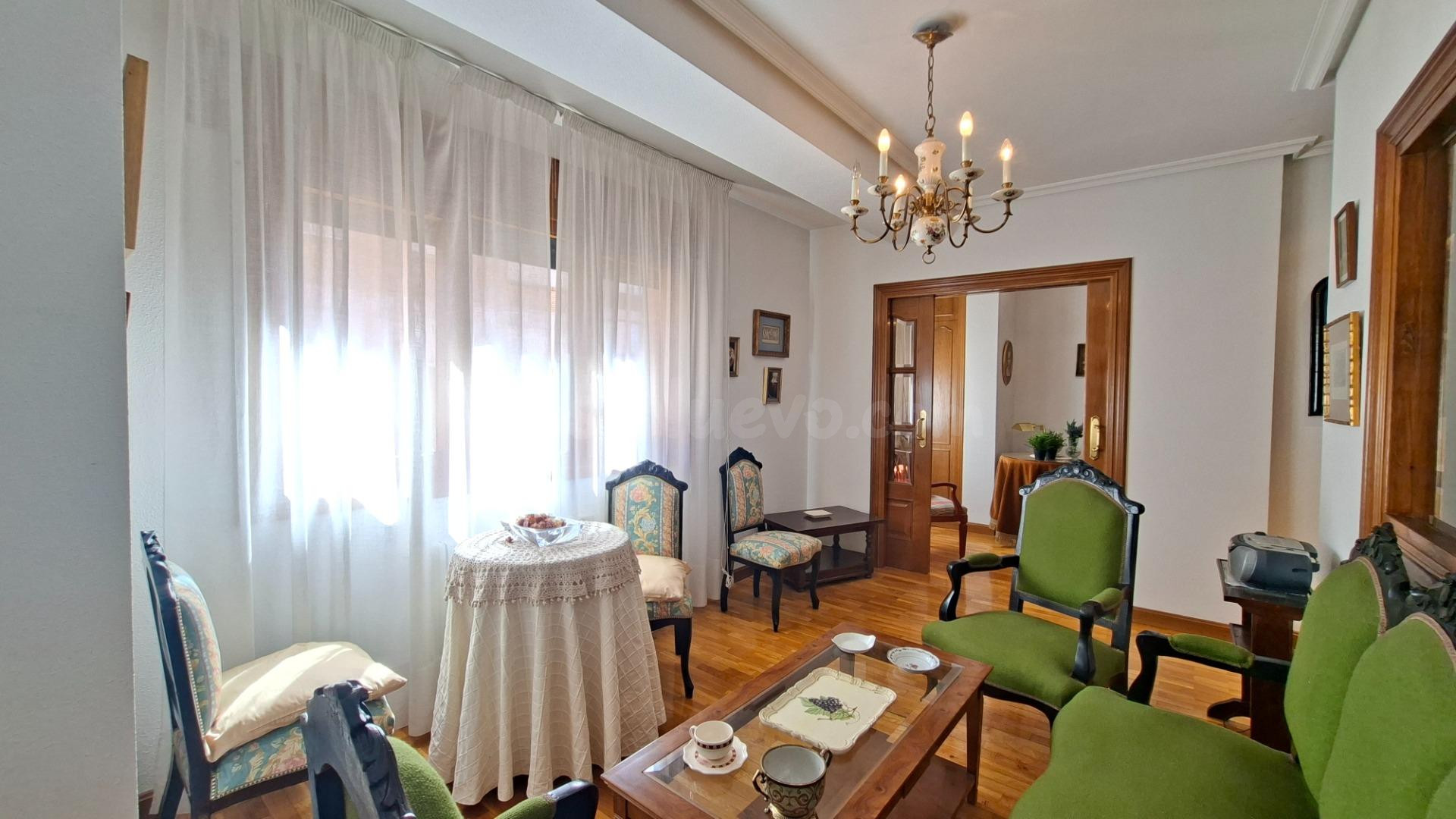 Apartamento en Calle Santa María:  luz de mañana, centro y m - foto 2