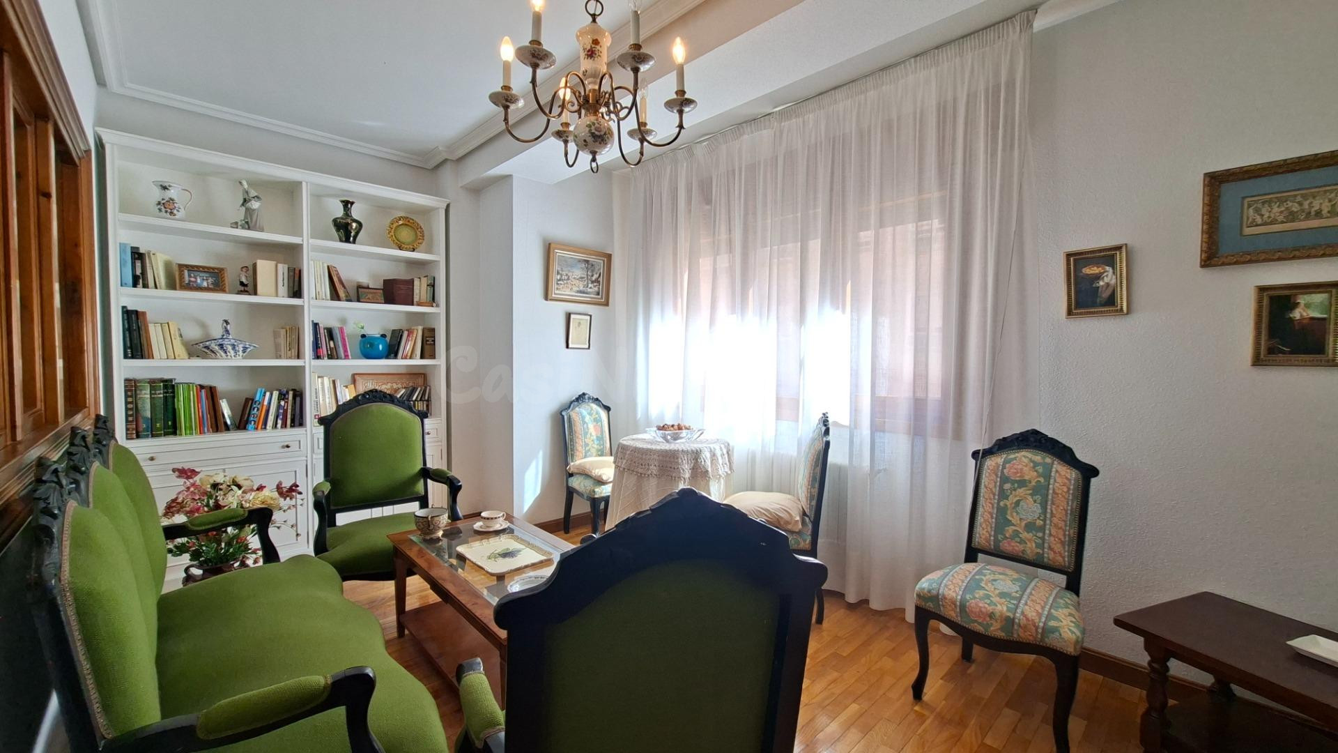 Apartamento en Calle Santa María:  luz de mañana, centro y m - foto 3