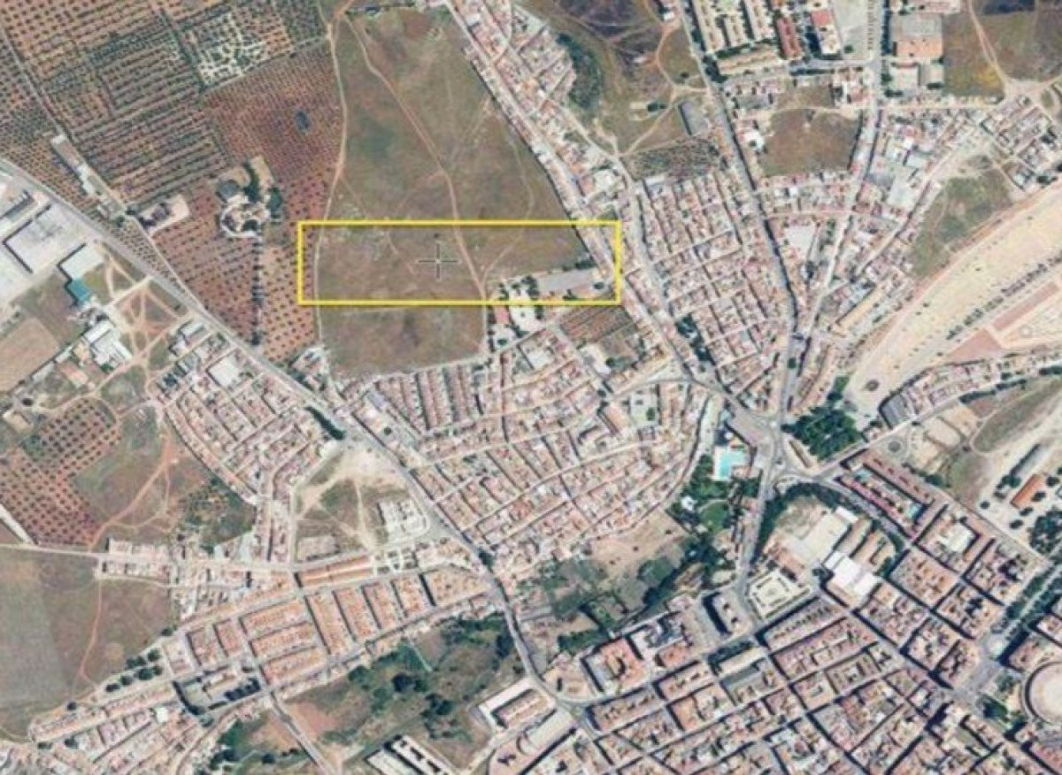 Solar en la zona noroeste de Linares, para unifamiliar, plurifamiliar y comercial.