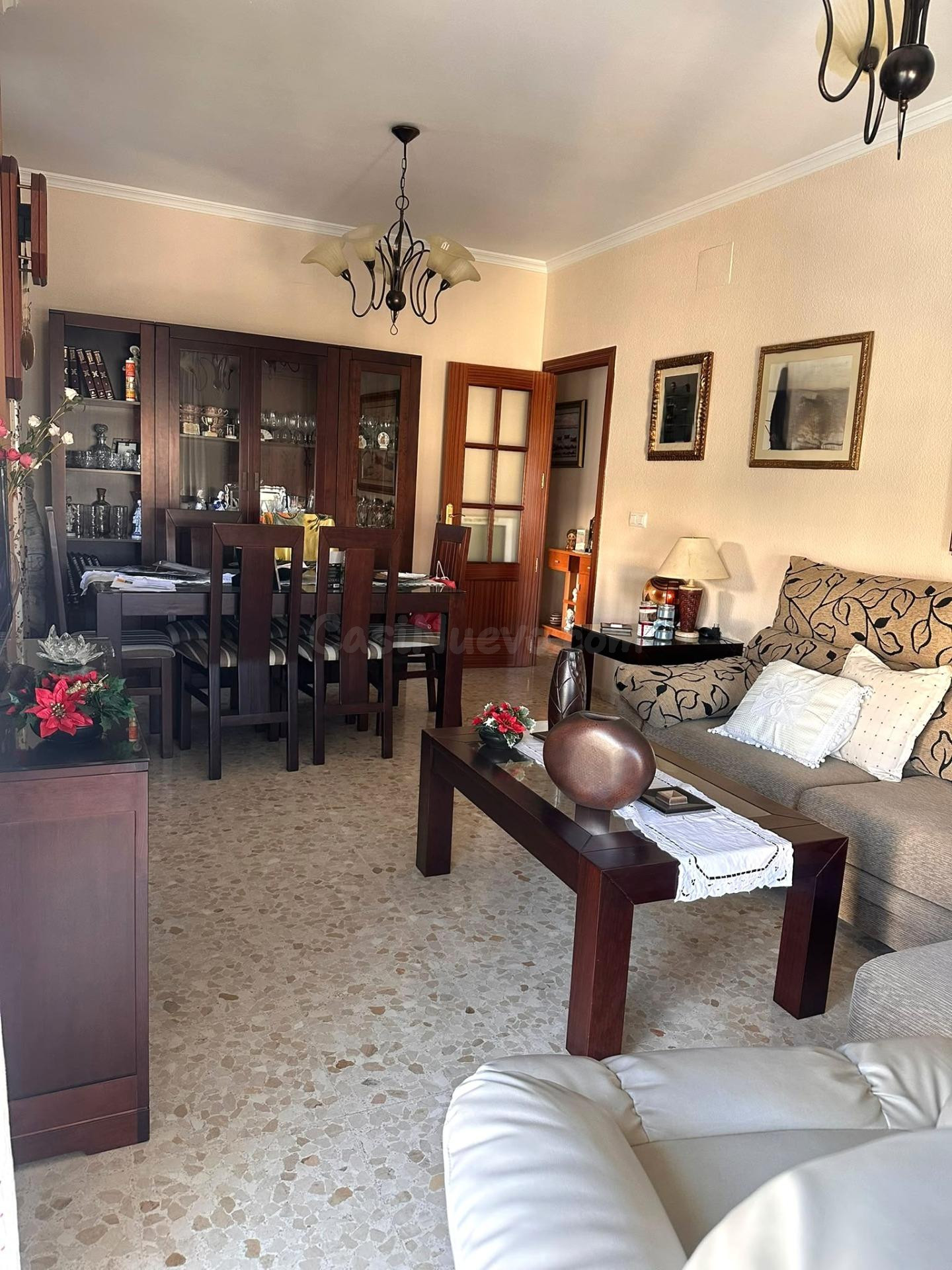 ¡Espectacular piso exterior de esquina en Isla Chica con primeras calidades!