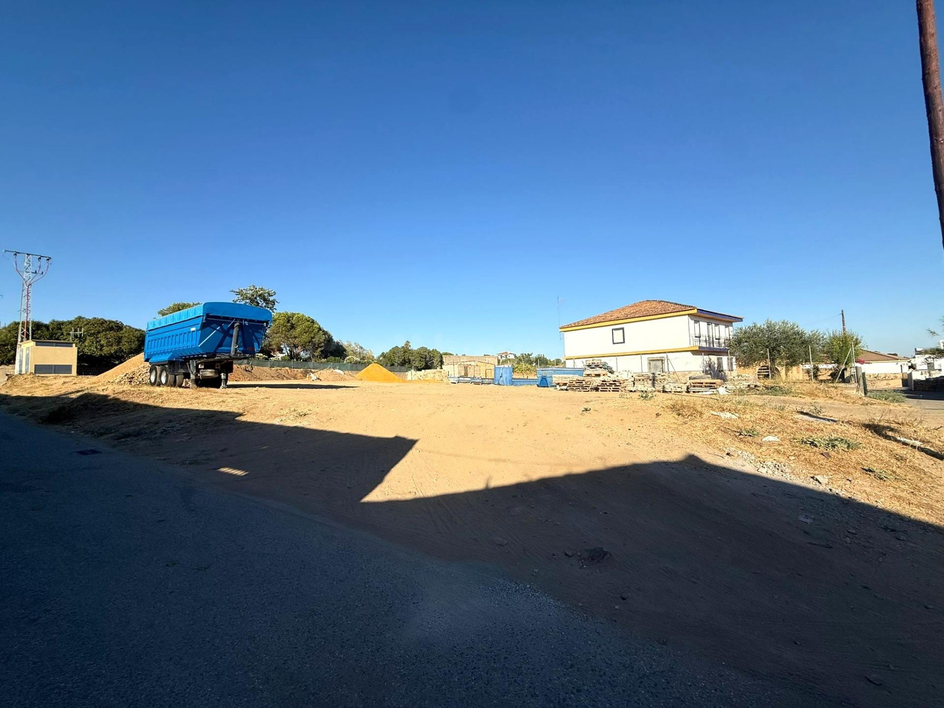 GRAN OPORTUNIDAD: MÁS DE 1.600 m2 DE TERRENO URBANO EN EL CE - foto 3