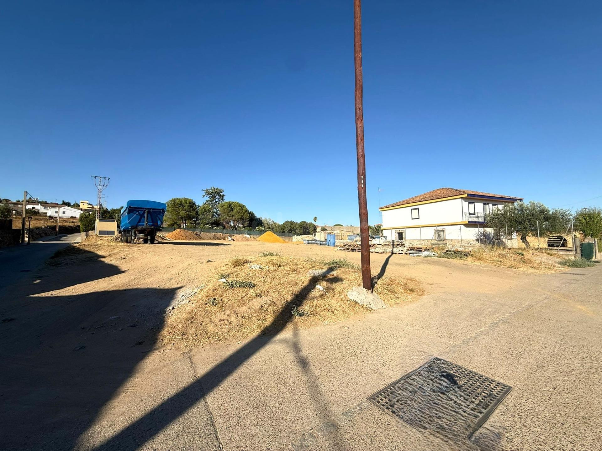 GRAN OPORTUNIDAD: MÁS DE 1.600 m2 DE TERRENO URBANO EN EL CE - foto 4