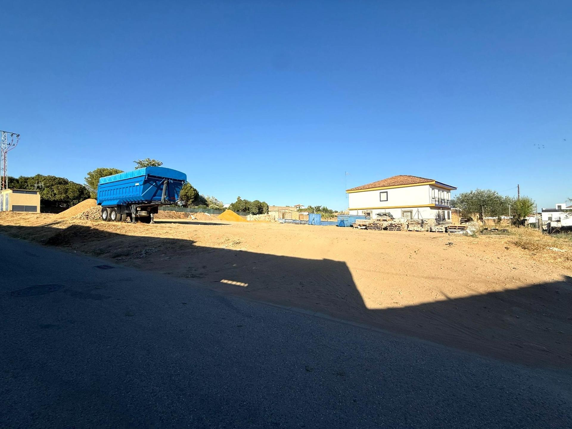 GRAN OPORTUNIDAD: MÁS DE 1.600 m2 DE TERRENO URBANO EN EL CE - foto 5