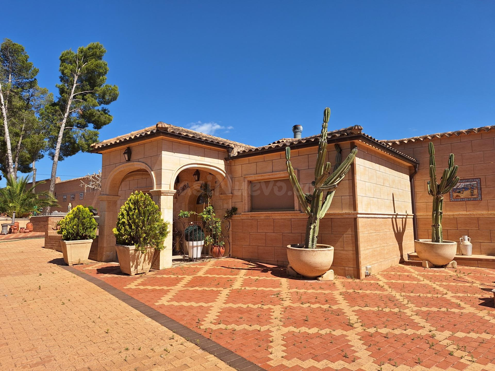 Gran oportunidad de inversión junto a Ibi: casa, piscina, te - foto 5