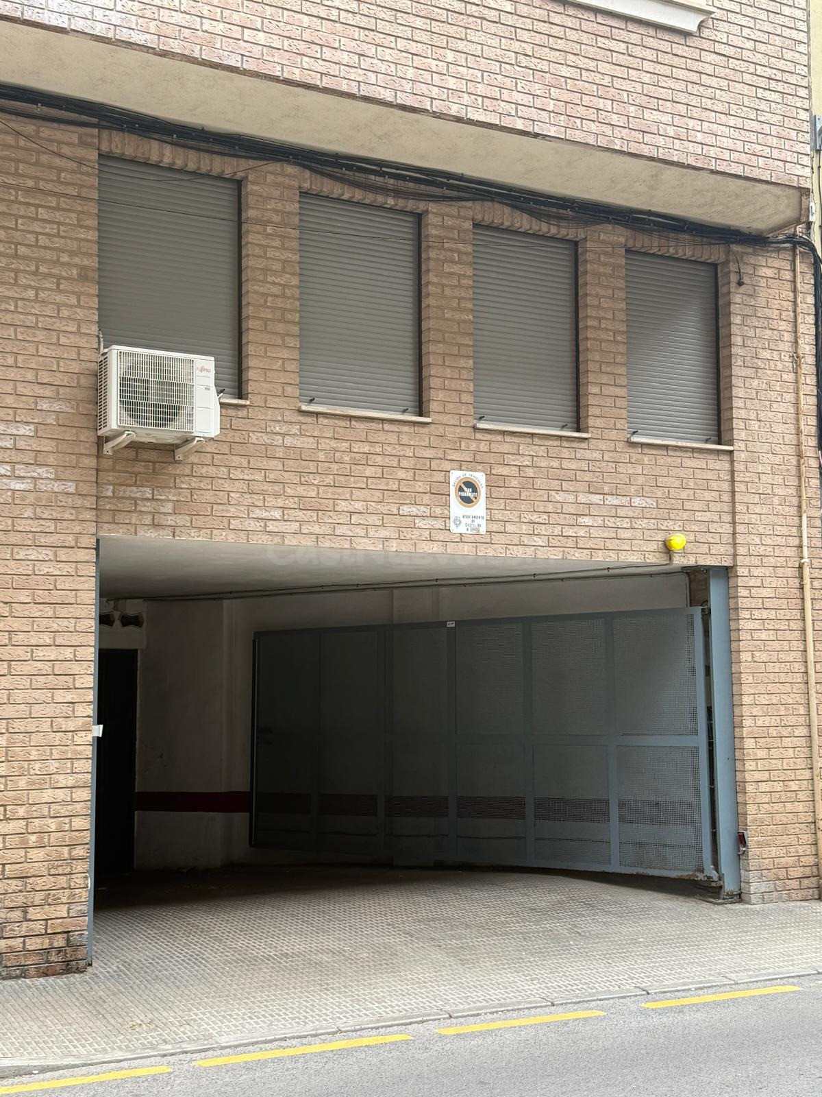 Garaje venta en Castellón, zona Ronda Mijares, plaza amplia en sótano 1 con rampa.