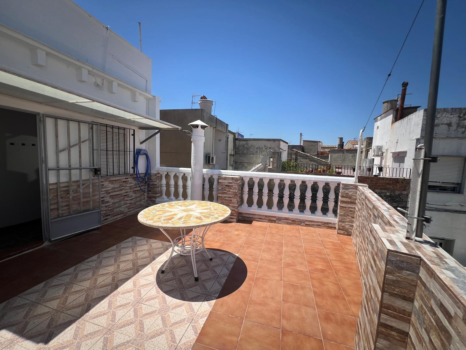 Piso en alquiler anual con amplia terraza en La Font d'en Carros