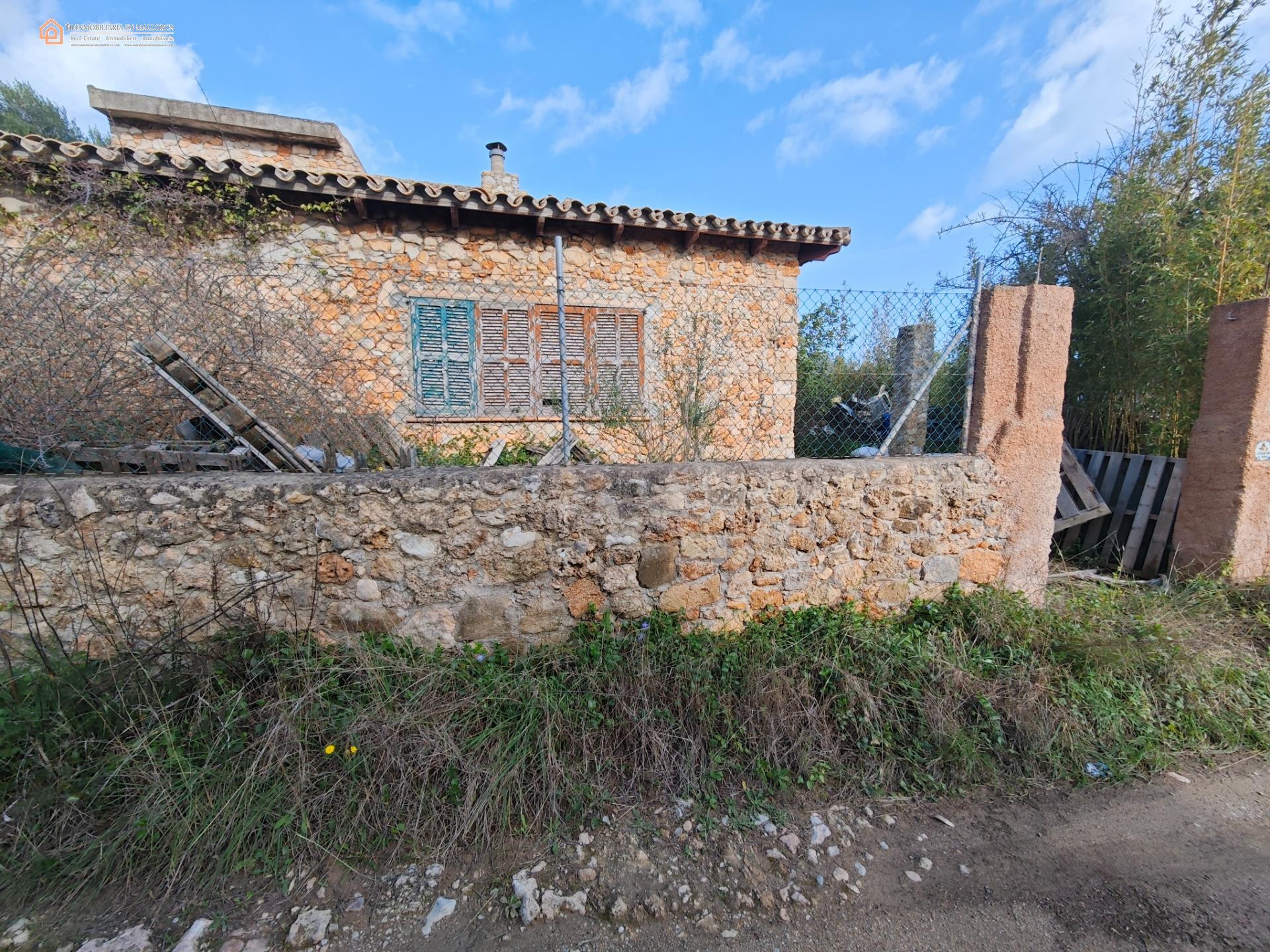 Finca Rústica en Capdepera A Reformar con Construcción Exist