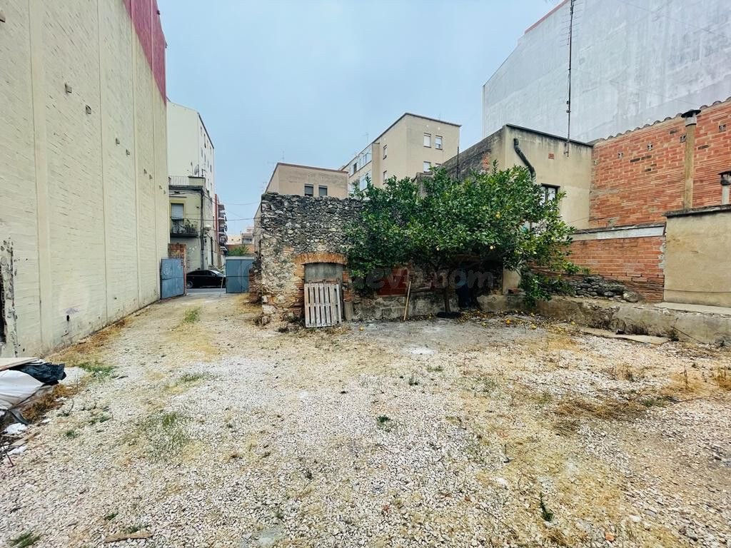 Terreno urbano edificable en Figueres.