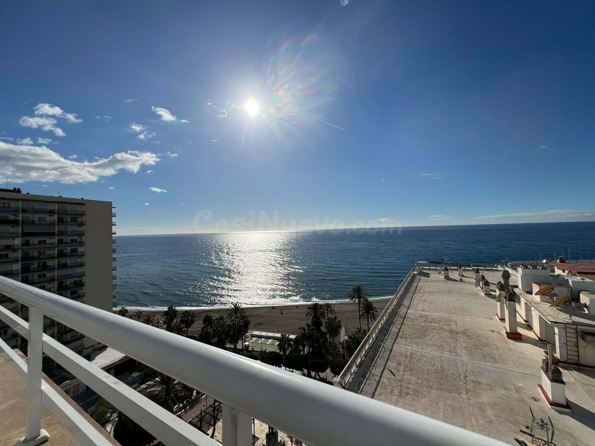 Excepcional apartamento en alquiler SOLO DE LARGA TEMPORADA ubicada en segunda linea de playa.