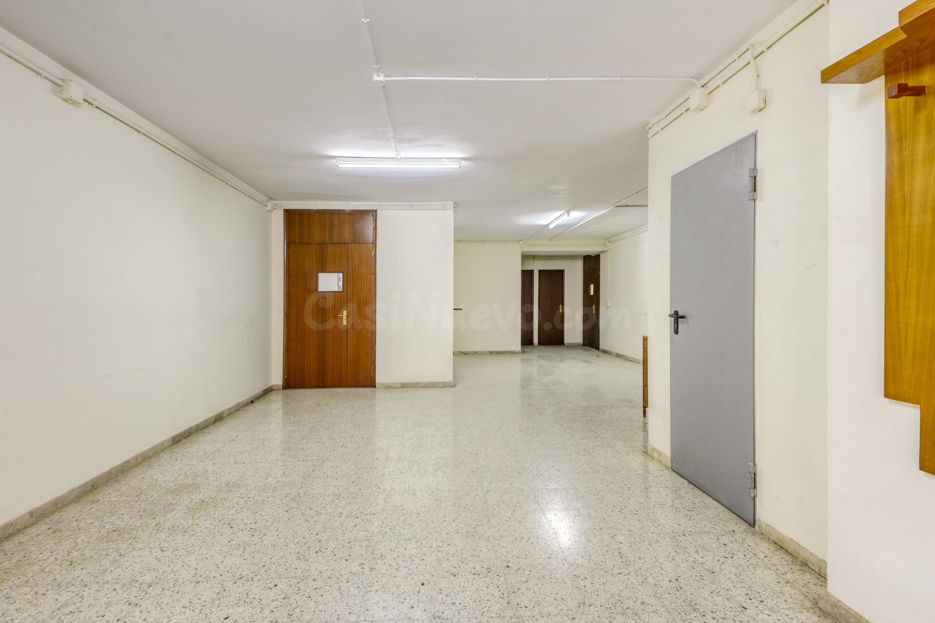 La versatilitat d'un local comercial de 270,60 m2 - foto 2