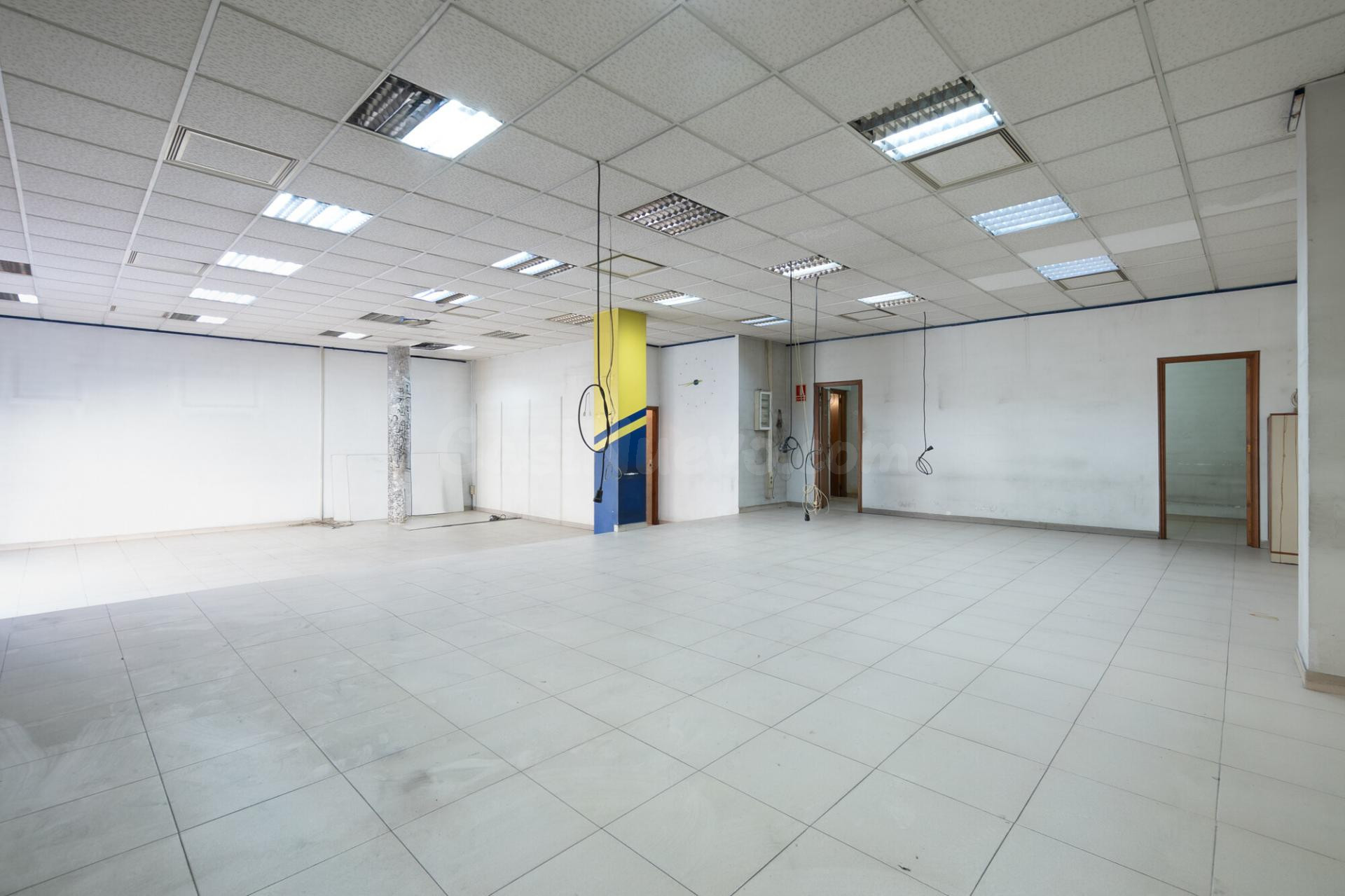 Local comercial 151m² en venta - Poble Nou - Olivar Gran - foto 4