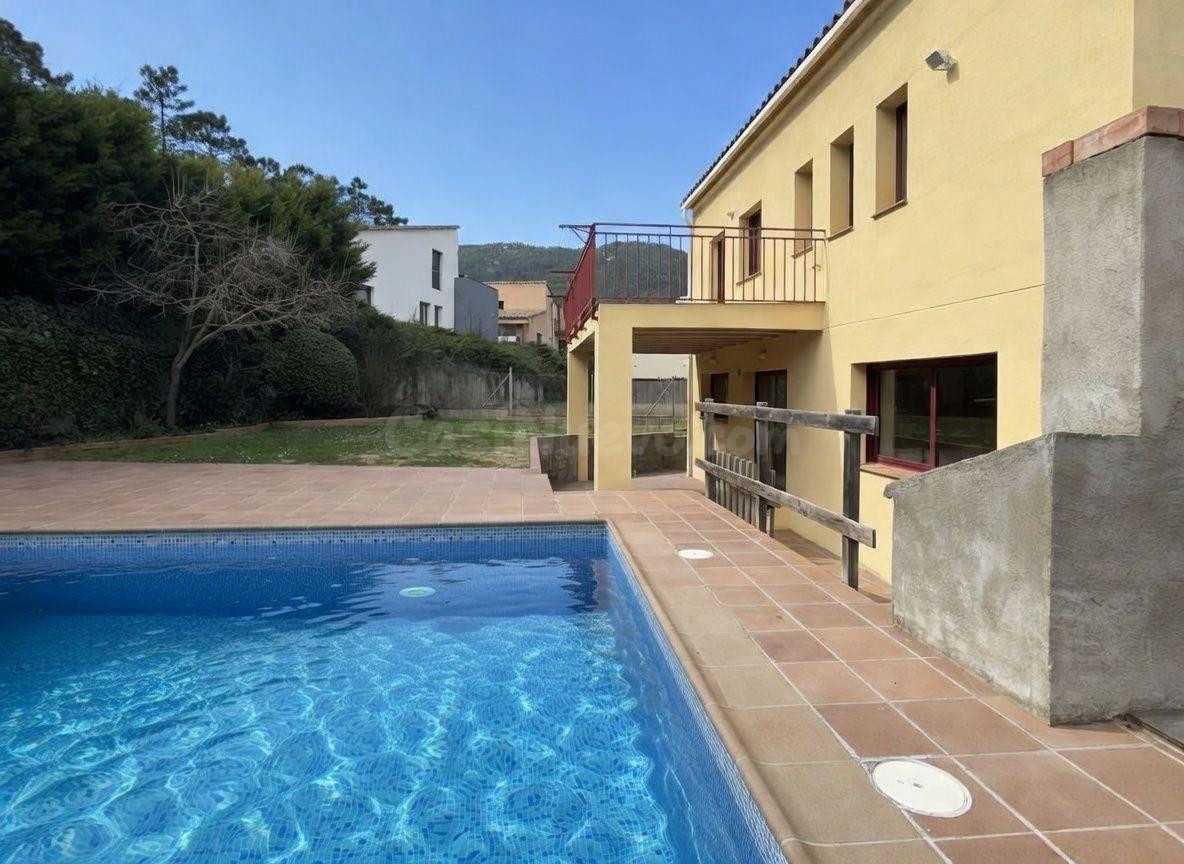 Casa de 5 habitaciones con piscina, jardín y licencia turíst - foto 2