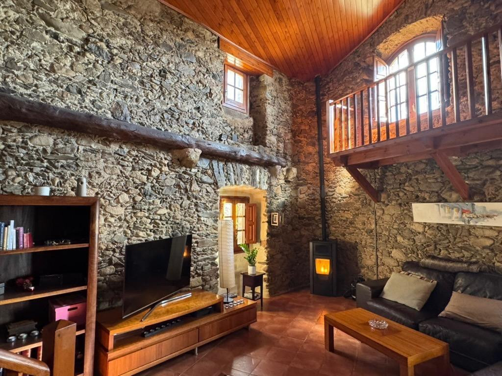 Casa de pueblo en Rabòs, Alt Empordà. - foto 5