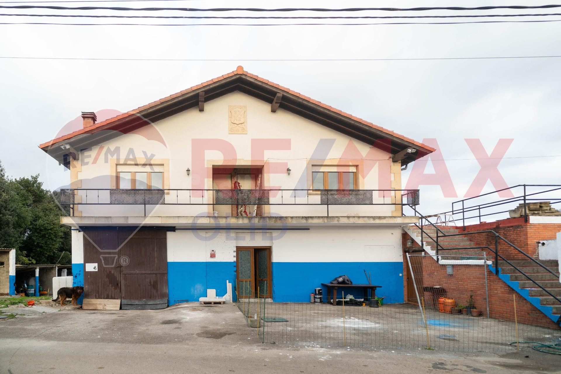 CASA CON NAVE INDUSTRIAL Y TERRENOS EN AJO - foto 2
