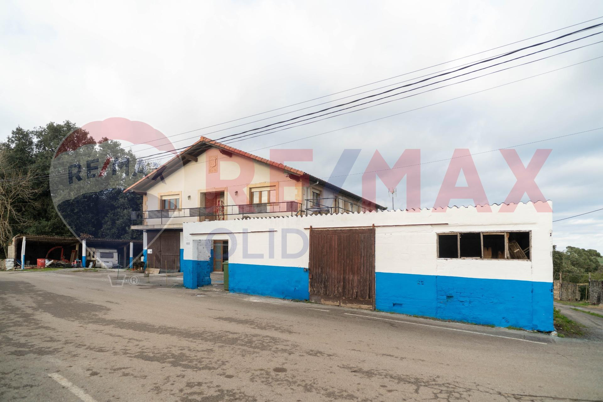 CASA CON NAVE INDUSTRIAL Y TERRENOS EN AJO - foto 3