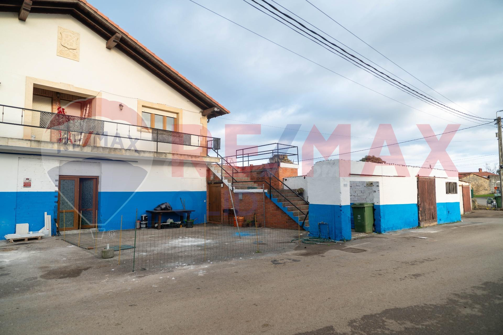 CASA CON NAVE INDUSTRIAL Y TERRENOS EN AJO - foto 5