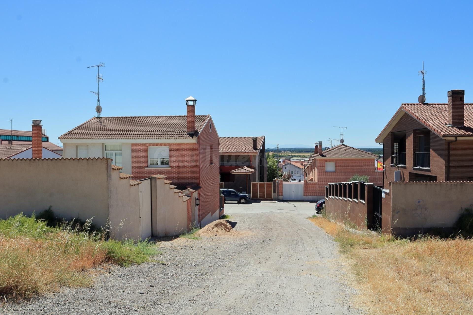 Terreno Urbano en C/Nueva Apertura de Iscar (Valladolid) en  - foto 2
