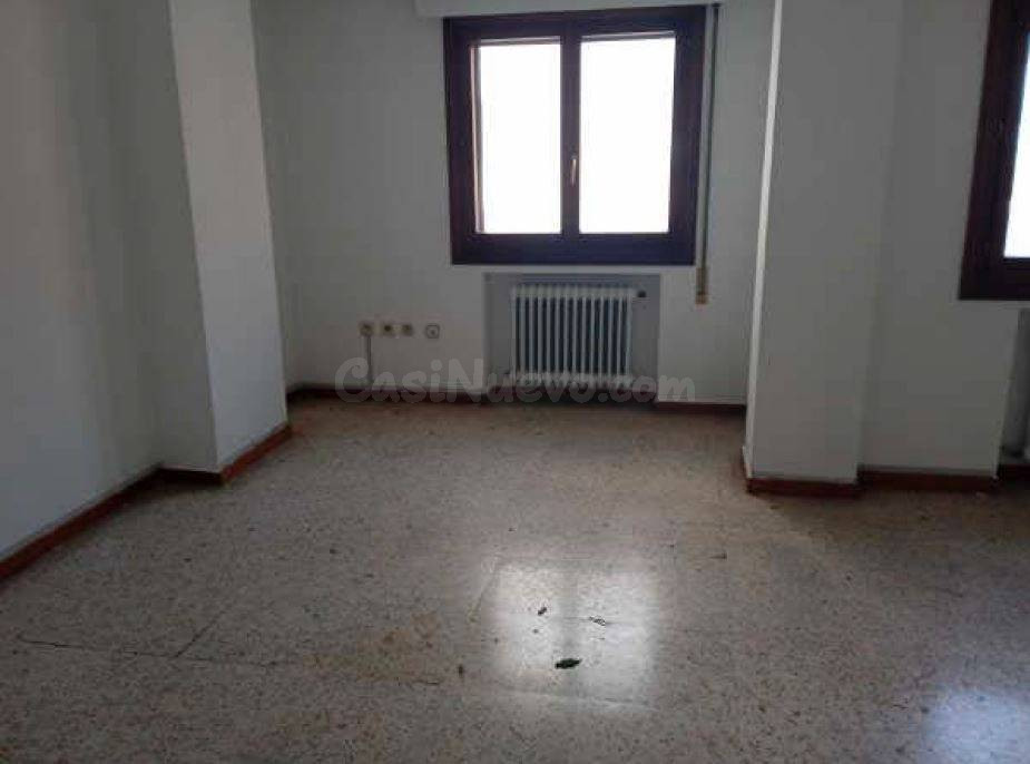 Piso situado en el centro de Cuenca del año 1991 - foto 3