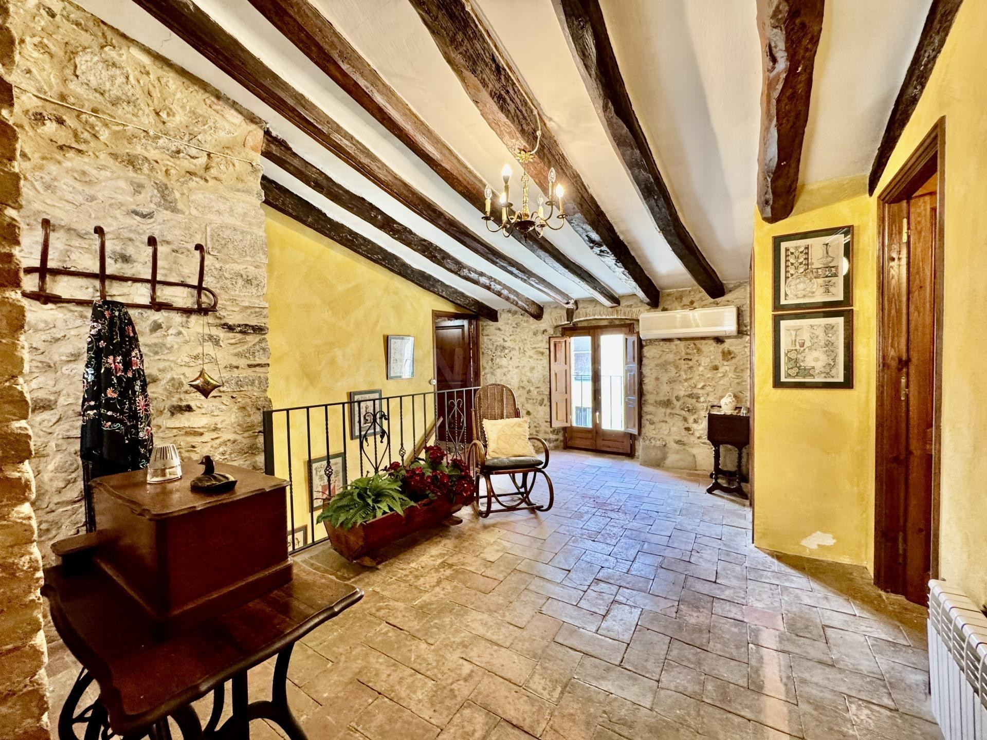CASA DE POBLE EN VENDA REFORMADA A TORROELLA DE MONTGRÍ - foto 3
