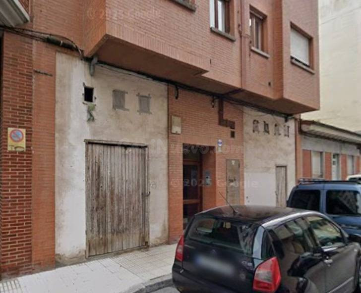 Local en bruto del año 1993 en el Barrio del Llano en Gijón