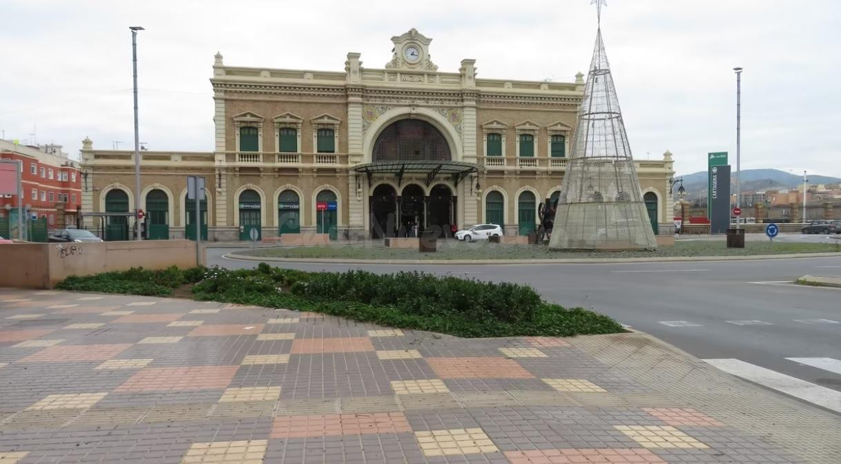 Se alquila plaza de garaje en Tirso de Molina, junto al Pase - foto 5