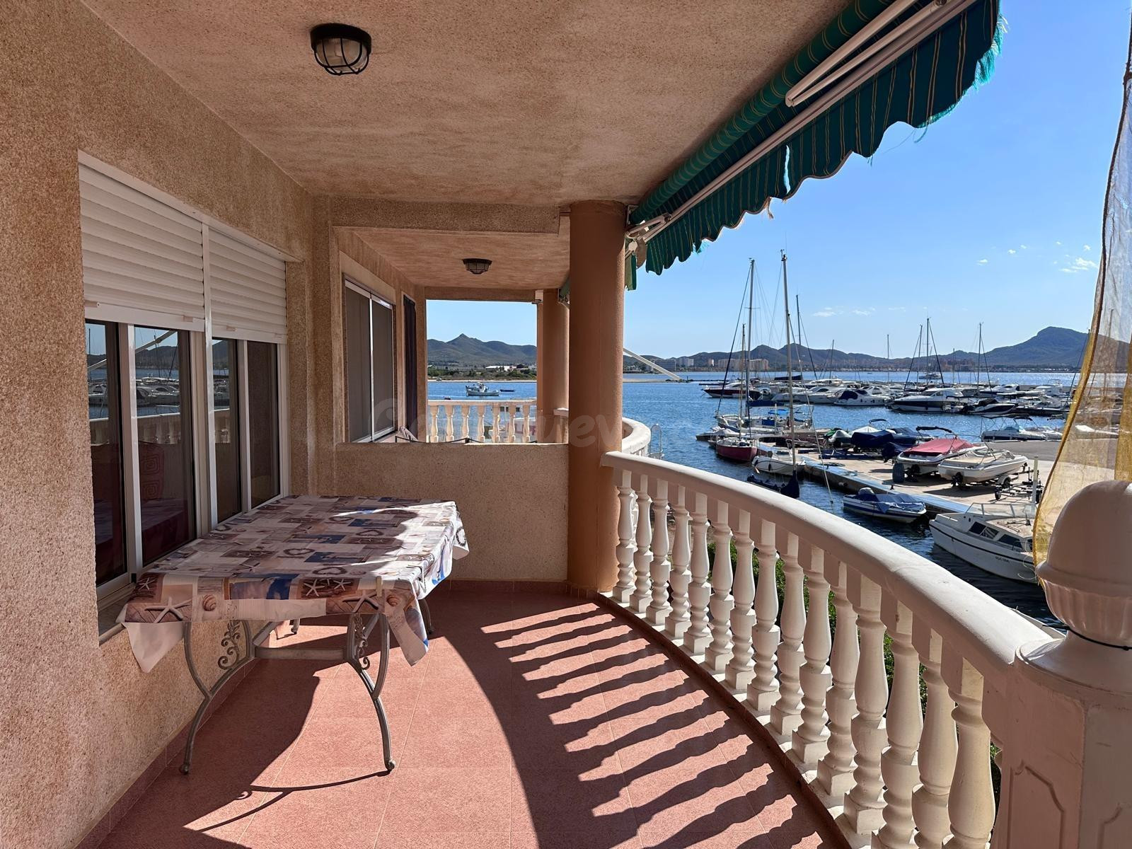 Piso en alquiler con vistas al mar junto al Club Náutico – Urbanización Puerto Bello, La Manga