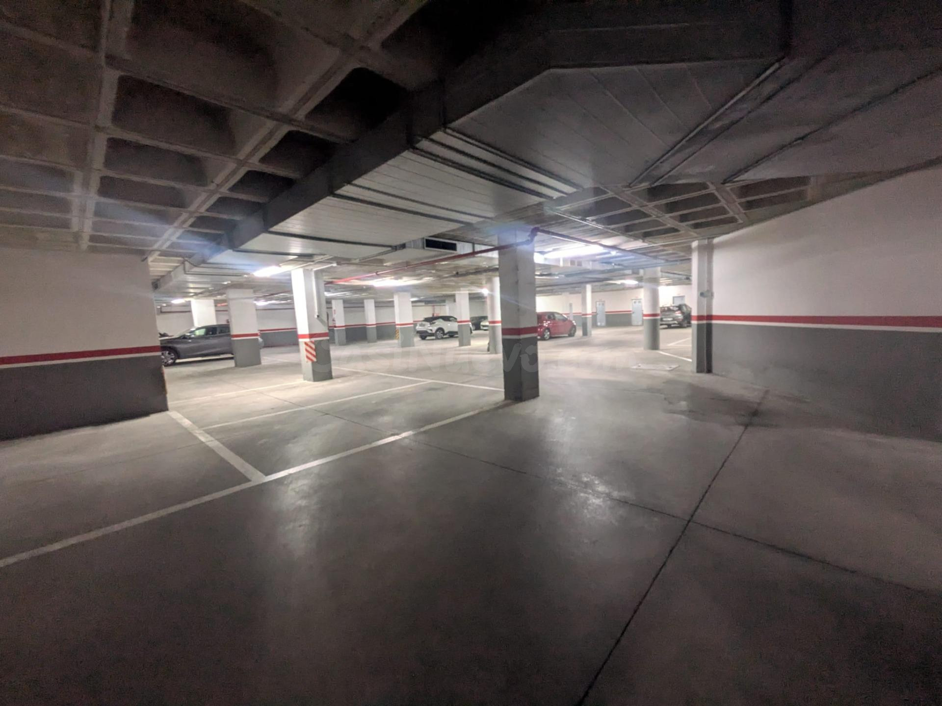 GARAJE CON TRASTERO EN JUAN DE BORBON - foto 4
