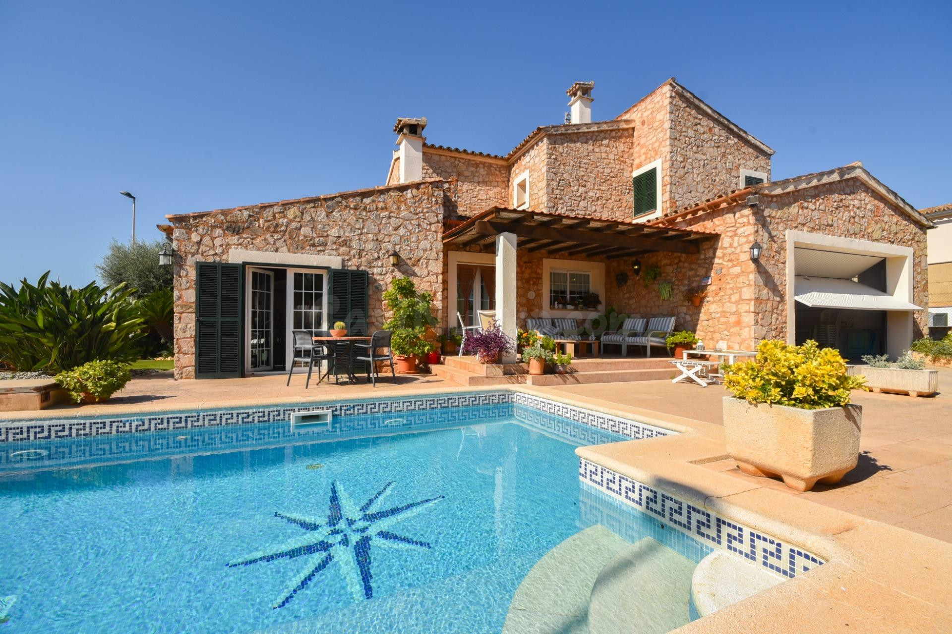 Chalet en Portol con piscina , jardín privado y amplia zona  - foto 3