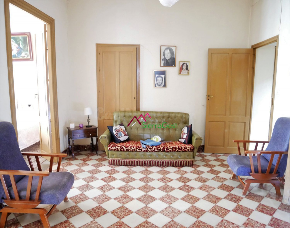 VENTA AMPLIA CASA CÉNTRICA + GARAJE+ PATIO + TERRAZA - foto 5