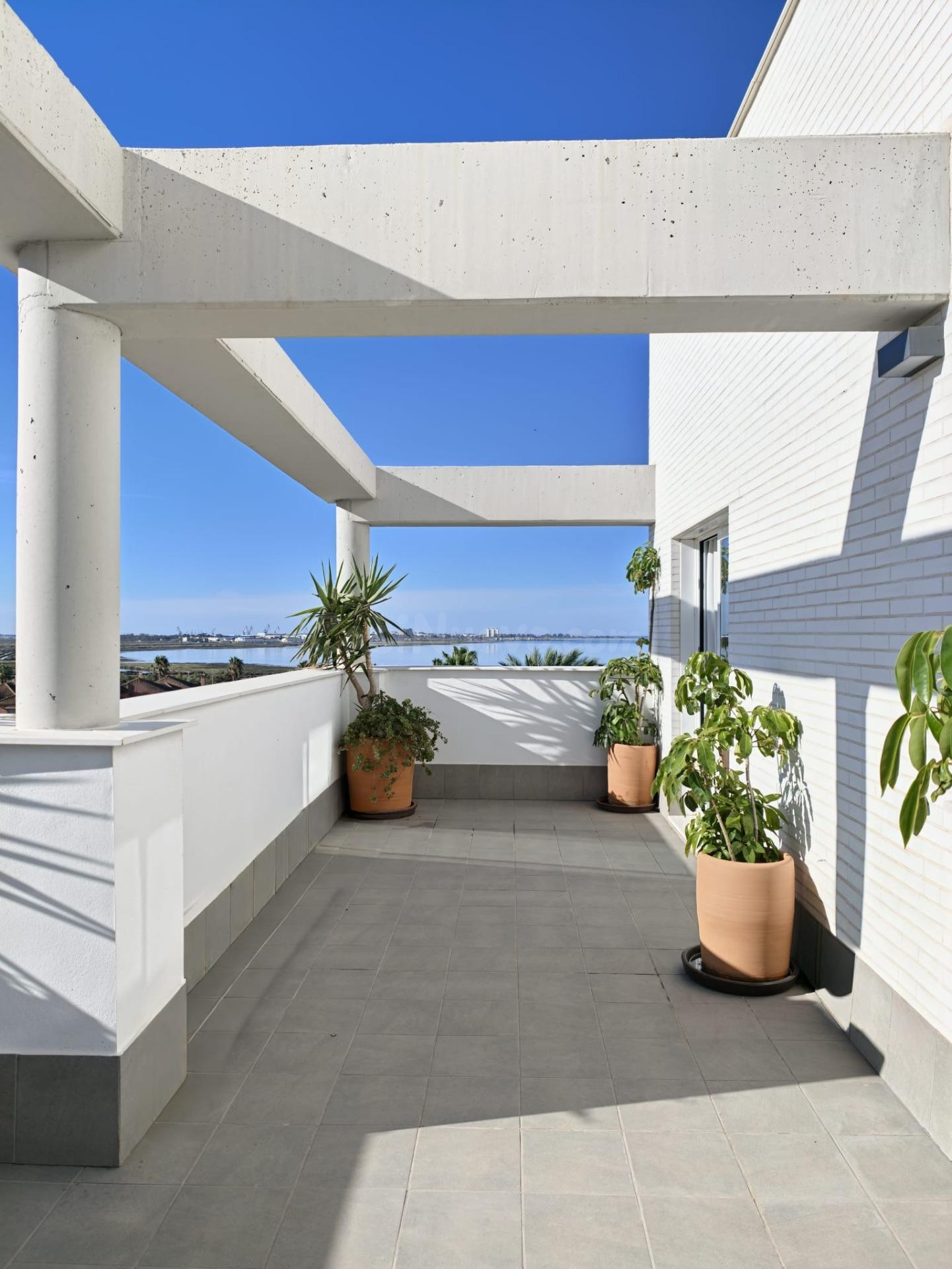 Exclusivo Ático con Terraza en Urbanización Privada - foto 2