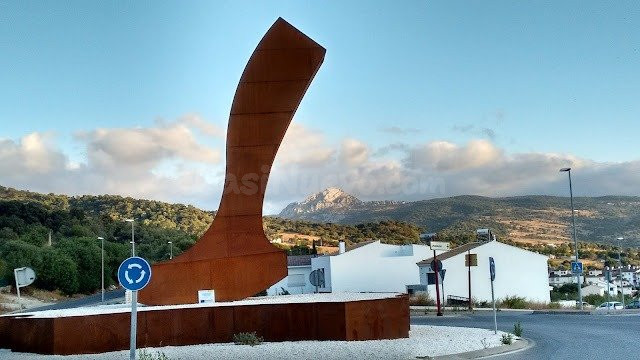 VENTA CASA CON GARAJE Y TERRAZA CÉNTRICA - foto 3