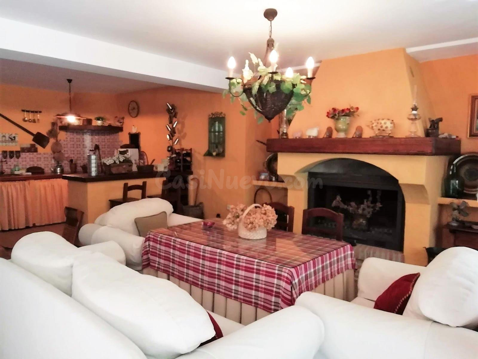 VENTA CASA CON PATIO EN VILLALUENGA DEL ROSARIO
