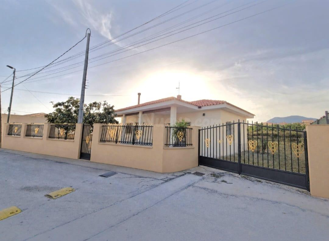 CHALET CON TERRENO URBANO INDEPENDIENTE EN ZONA DE PUEBLO EN MACISVENDA/ MURCIA