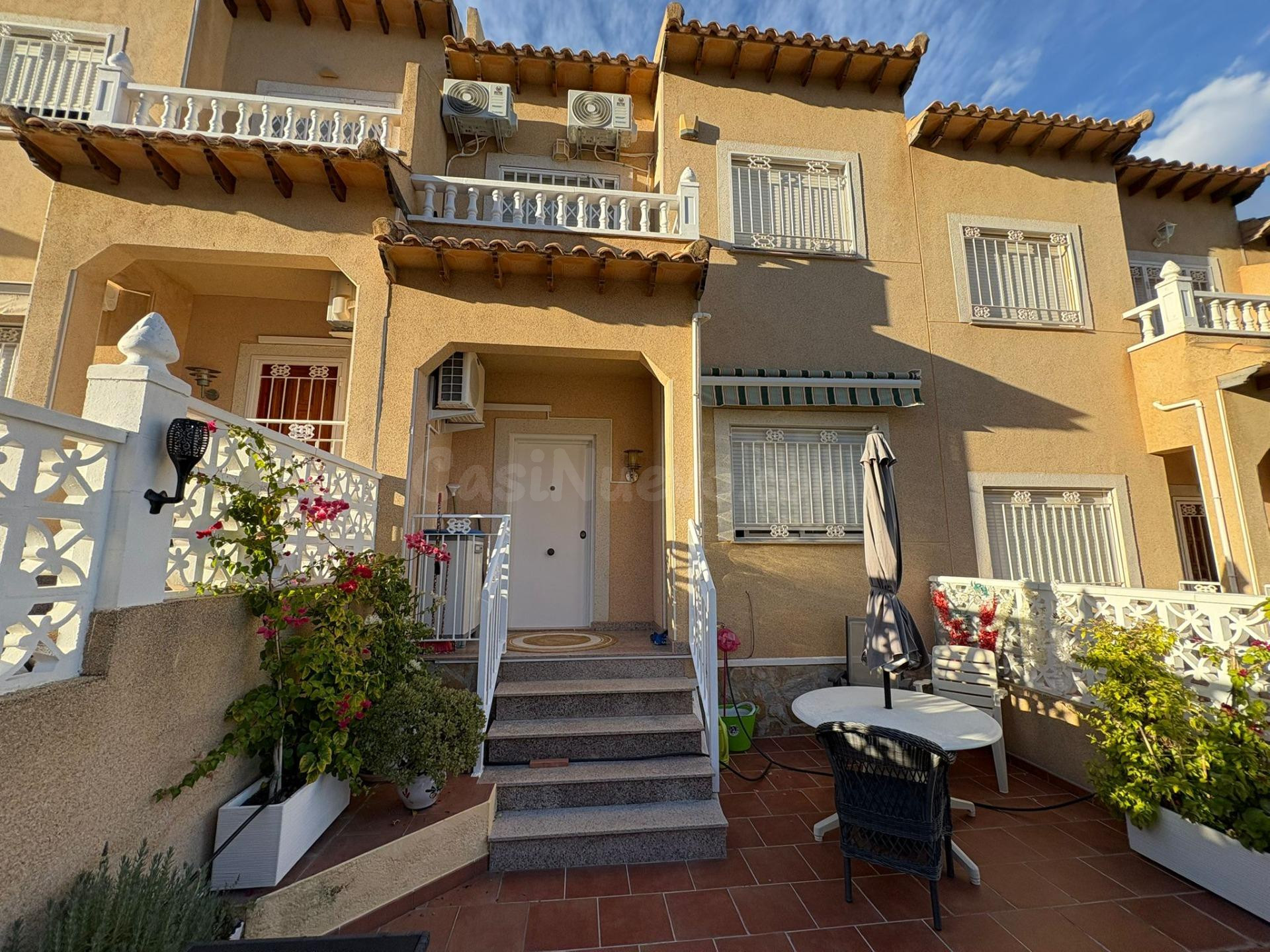 ADOSADO DE 2 habitaciones CON SOLARIUM PRIVADO EN ORIHUELA COSTA