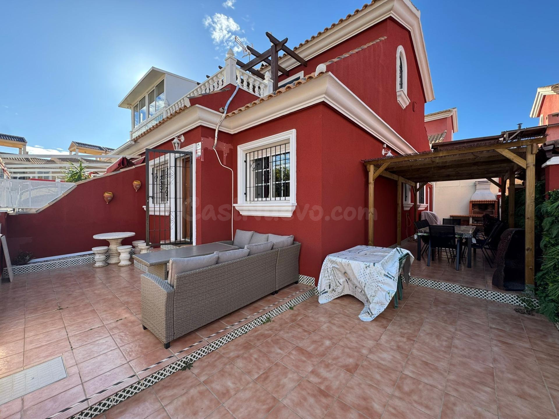 Una espaciosa casa adosada reformada en Orihuela Costa