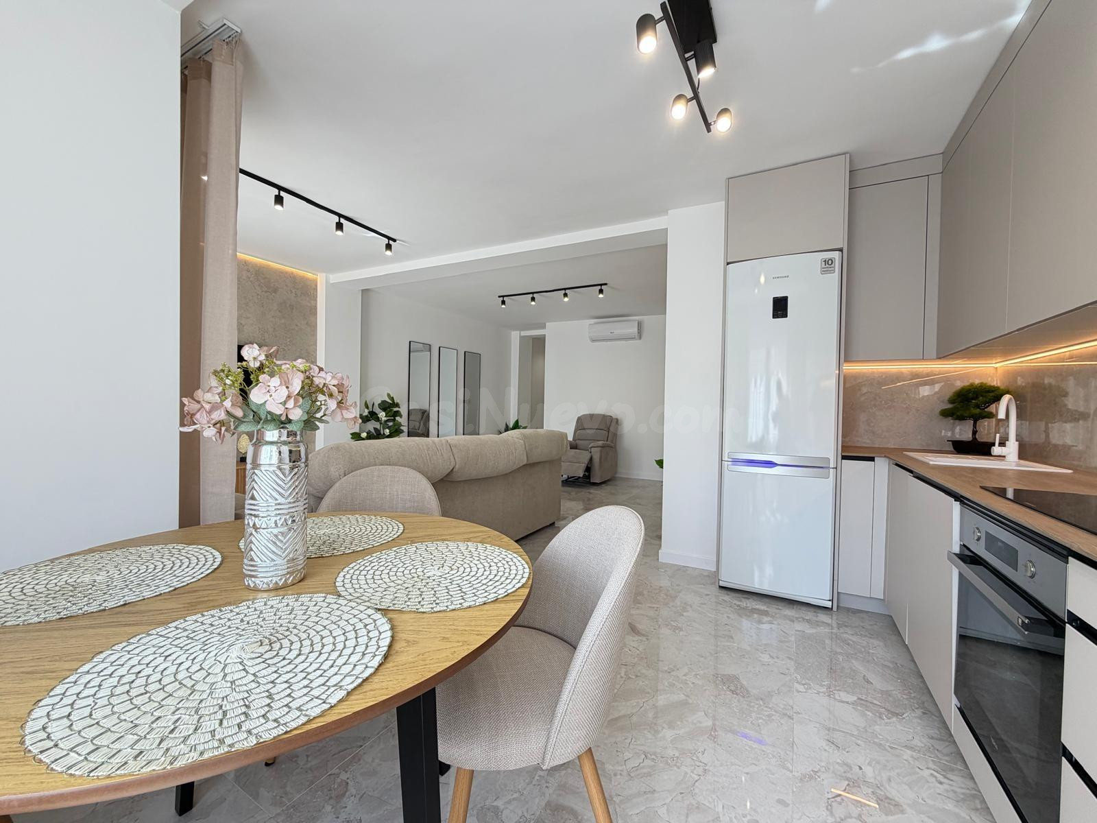ÁTICO TOTALMENTE REFORMADO A 250 METROS DE PLAYA DEL CURA. 3 DORM. 1 BAÑO. SUPERFICIE 92 M2. TRASTERO INCLUIDO.