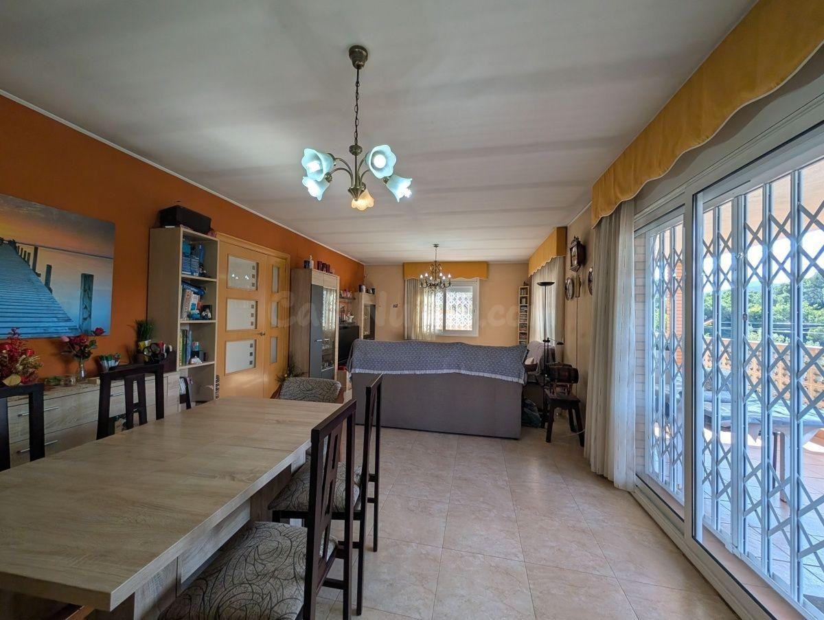 Casa a cuatro vientos con terreno - foto 4
