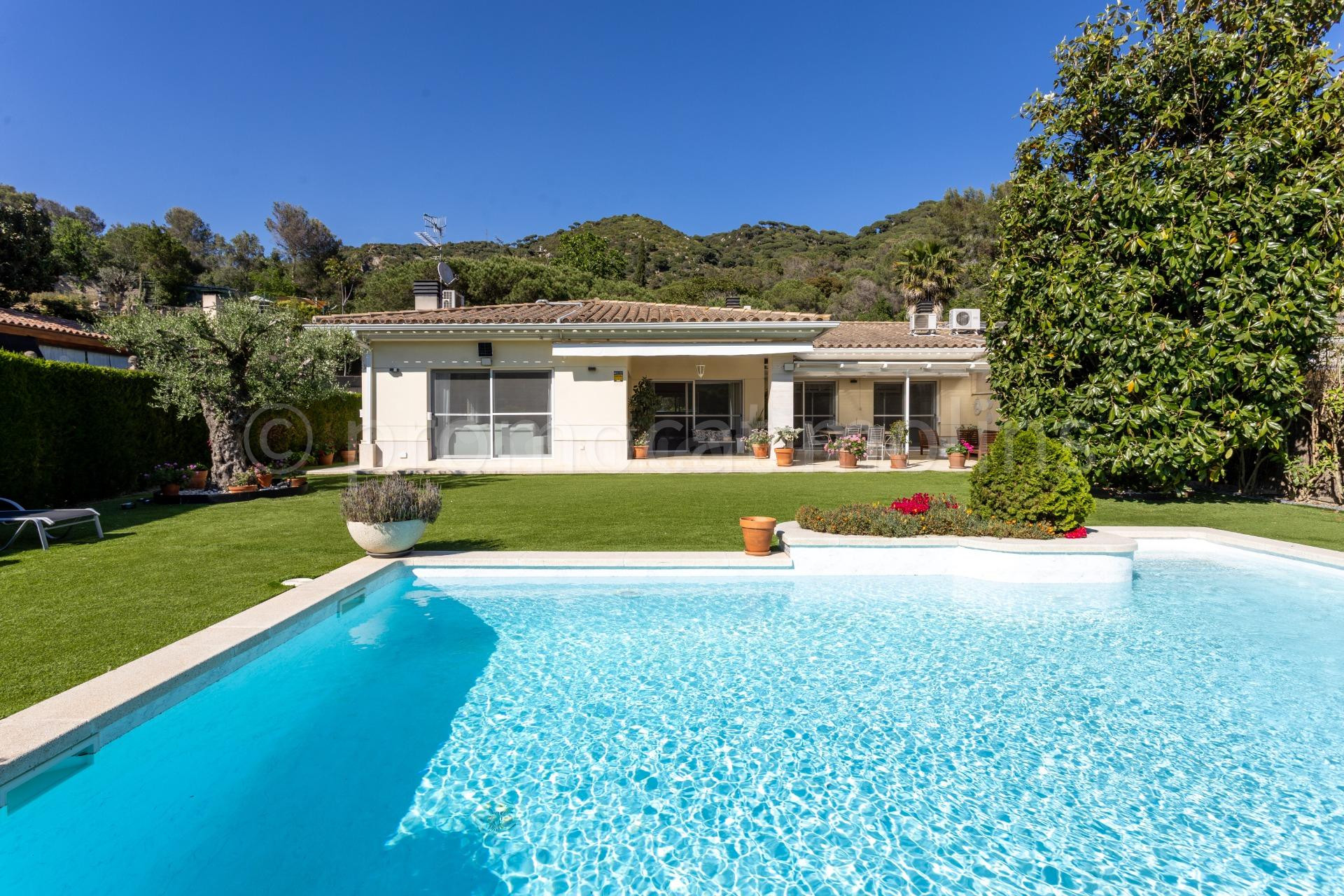 Espectacular casa con piscina privada y máxima privacidad en - foto 3