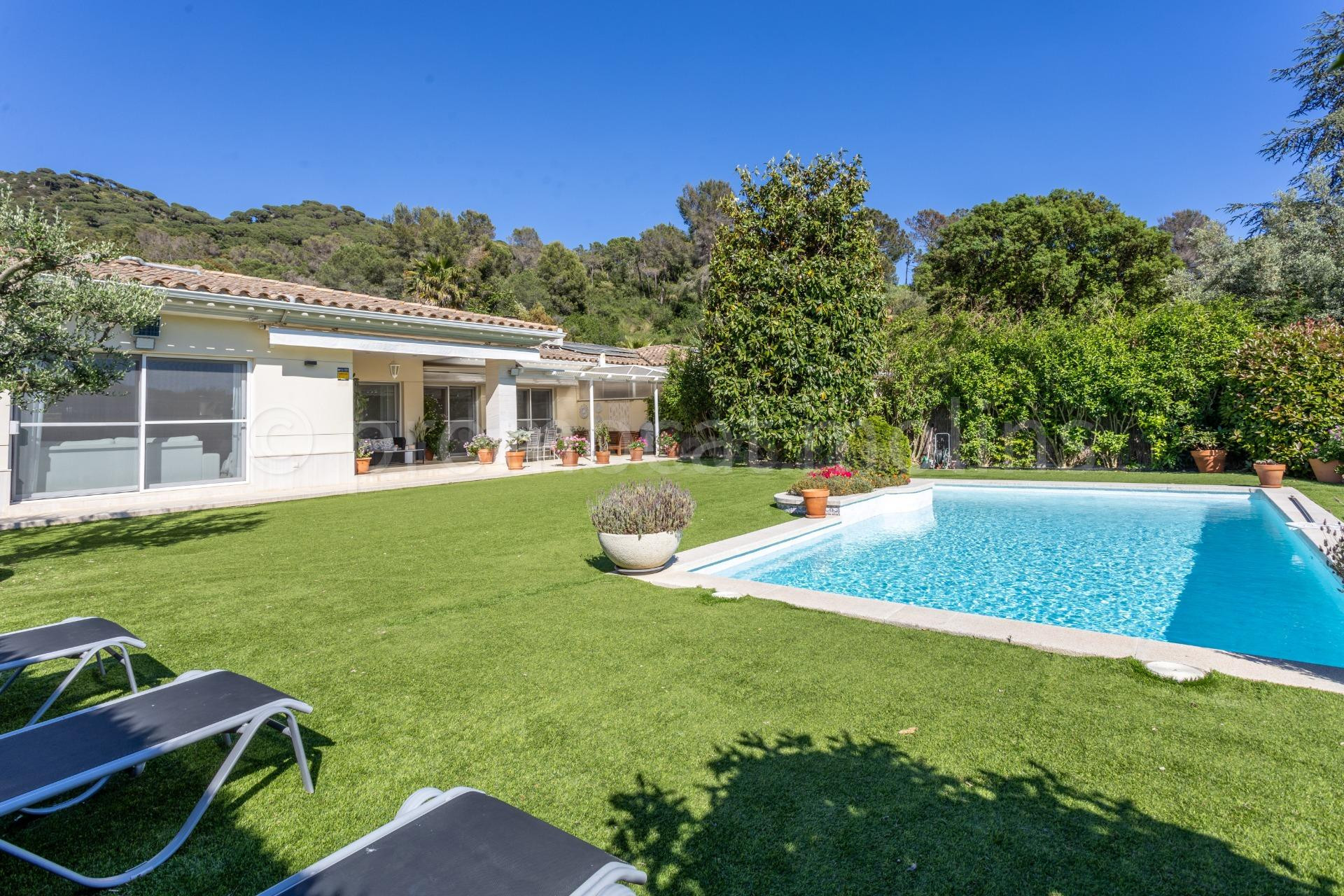 Espectacular casa con piscina privada y máxima privacidad en - foto 5