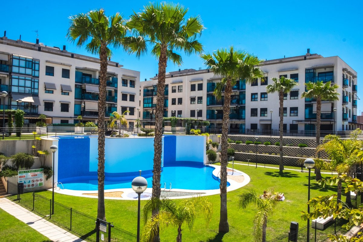 (ALQUILER VACACIONAL 2027) APARTAMENTO EN SANTA POLA EN URBANIZACIÓN DE LUJO