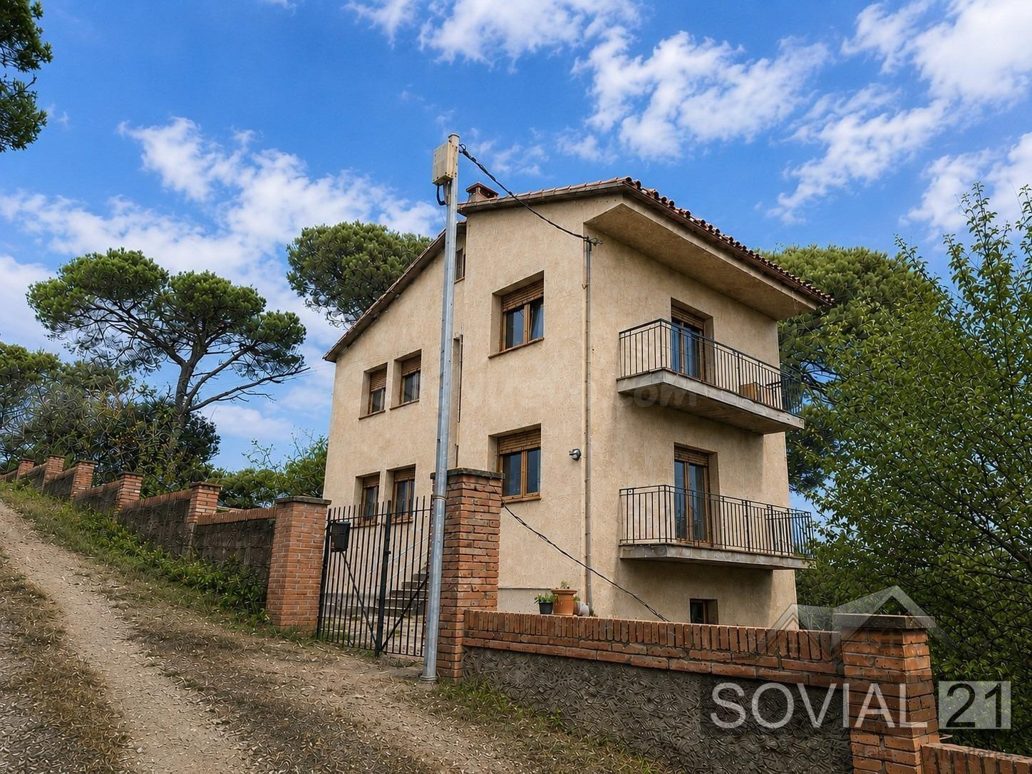 Casa unifamiliar con jardín y gran potencial en Vallvidrera