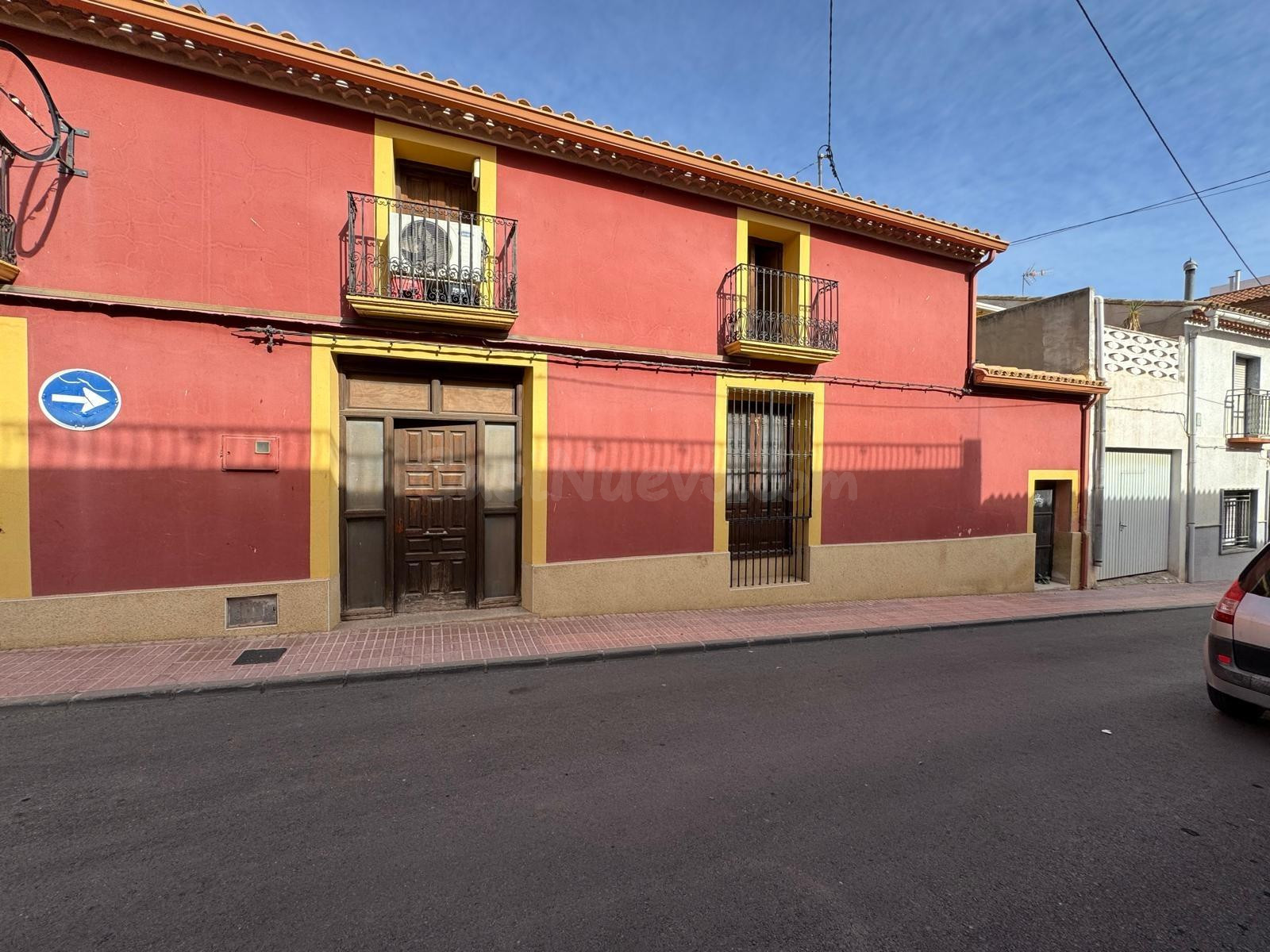 VIVIENDA PARA REFORMAR CON AMPLIAS POSIBILIDADES EN LOCALIDA