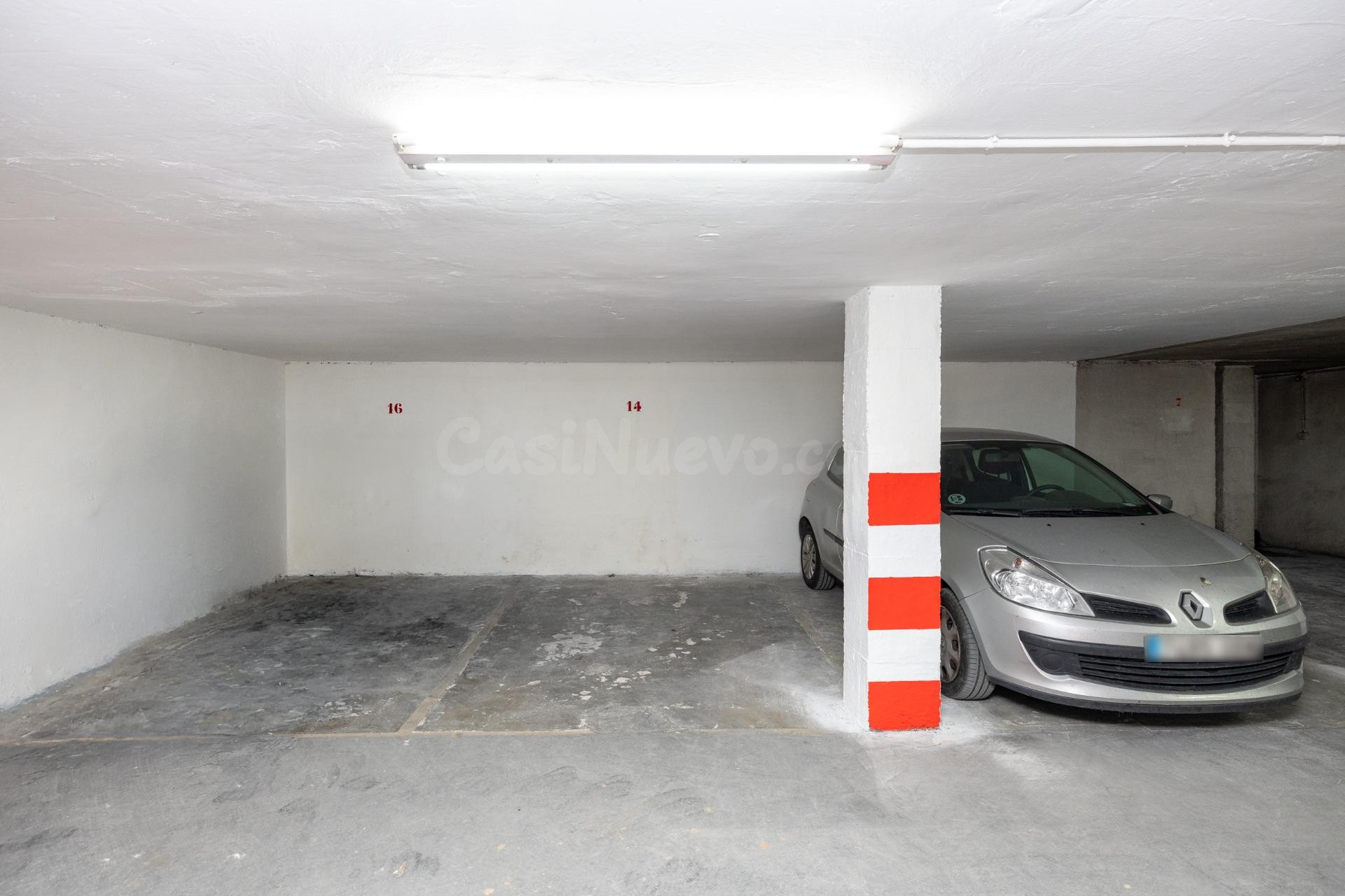 SE VENDE PLAZA DE GARAJE PARA COCHE PEQUEÑO JUNTO PLAZA GRACIA Y RECOGIDAS