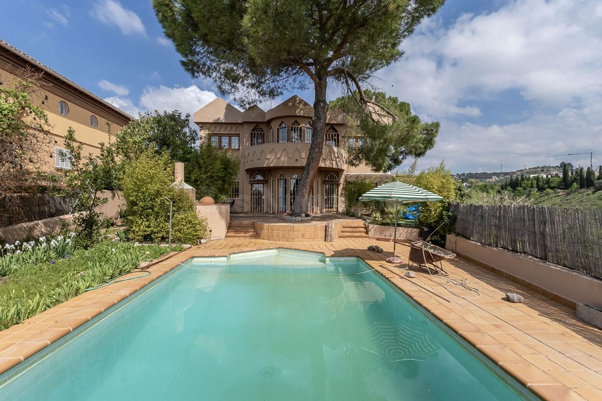 Espectacular casa independiente con piscina y grandes vistas en Monteluz (Peligros)