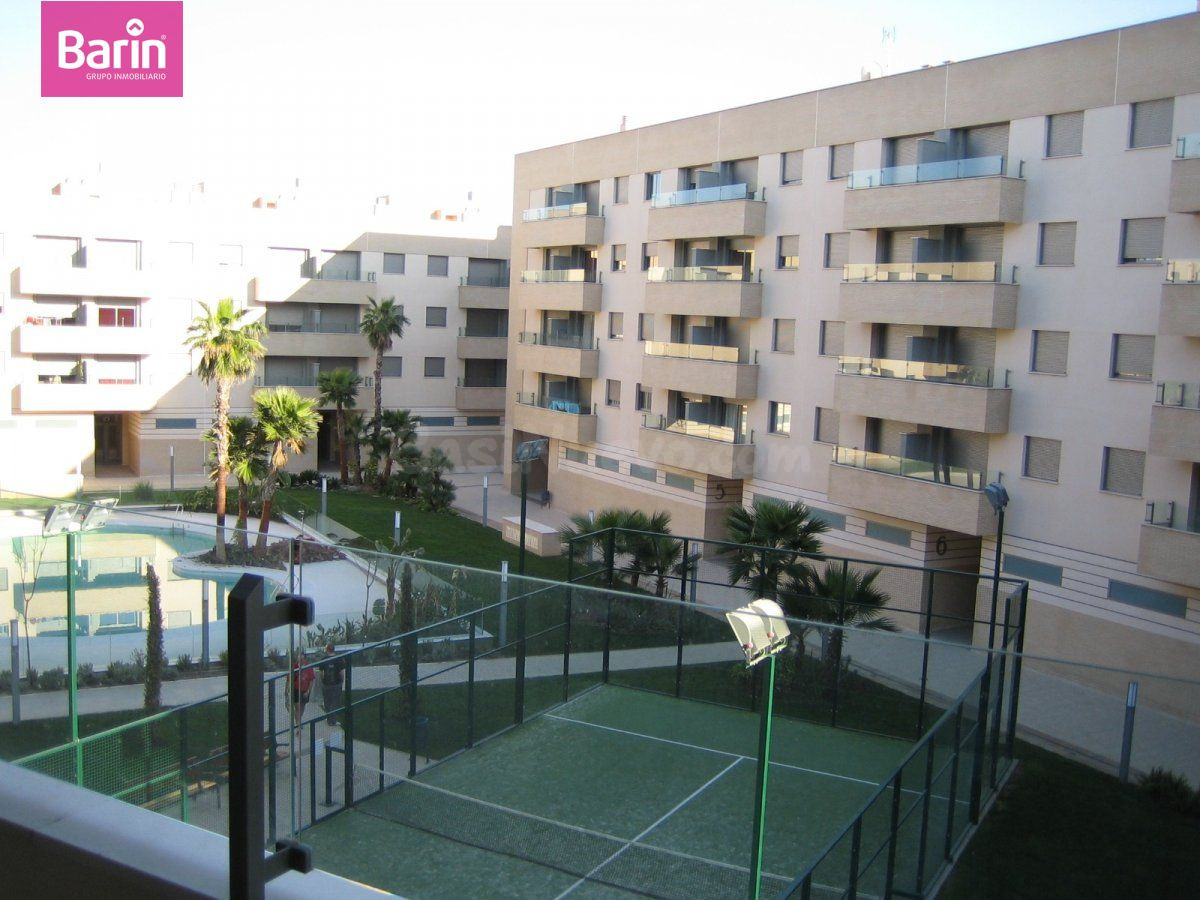 "Fabuloso Piso en Urbanización con Piscina"