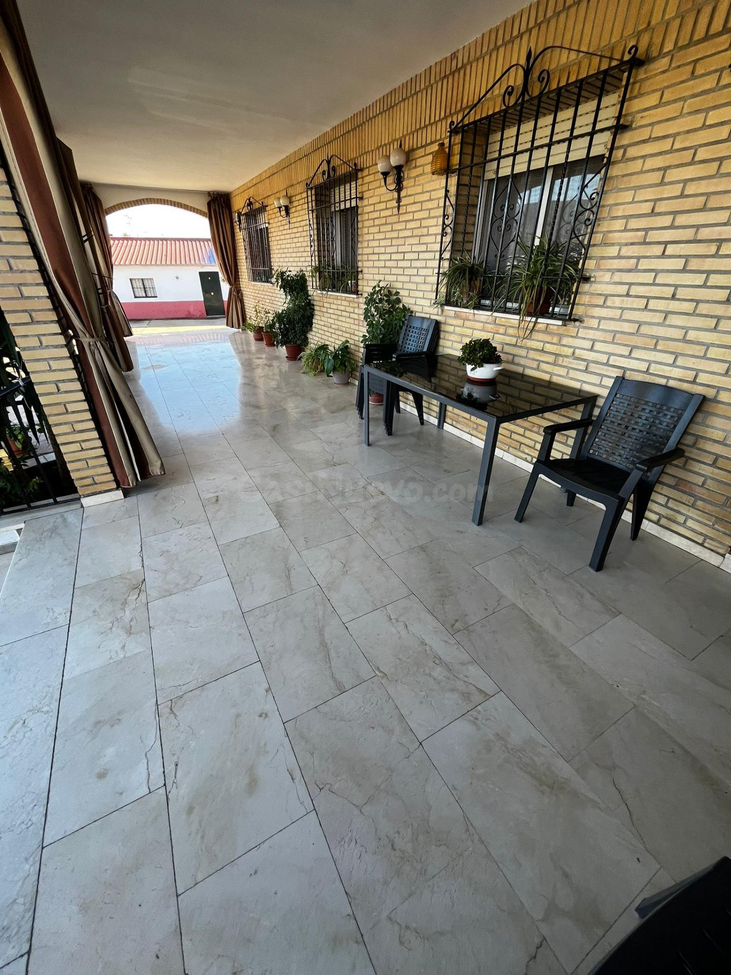 Magnífica Finca en El  Nuevo Higuerón, Córdoba: Espacio y Comodidad a tu Alcance