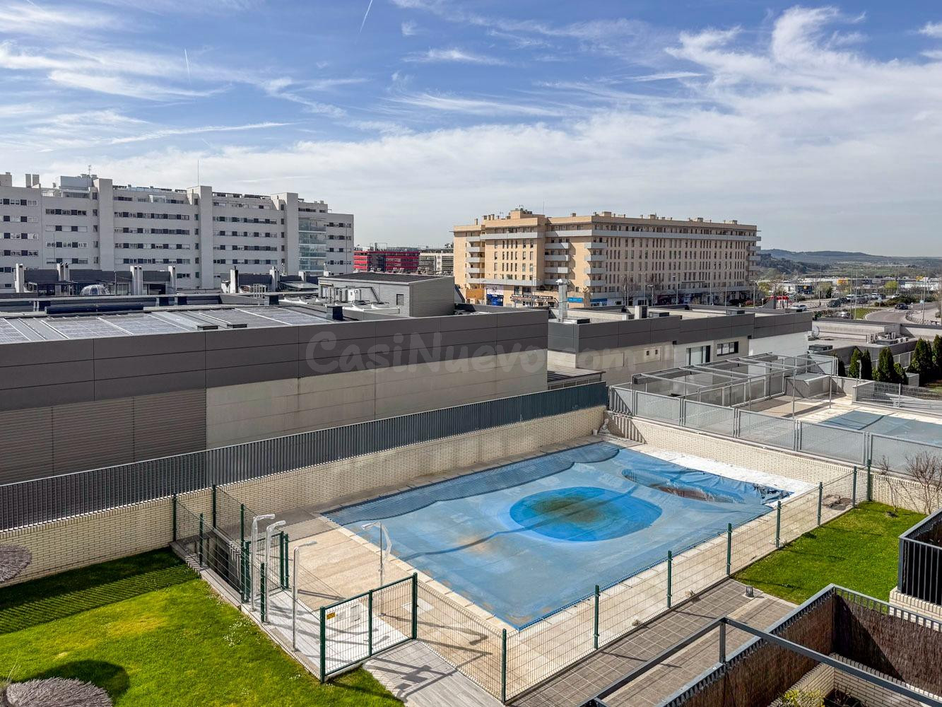 Luminoso piso de 3 dormitorios con dos terrazas, piscina y g - foto 3