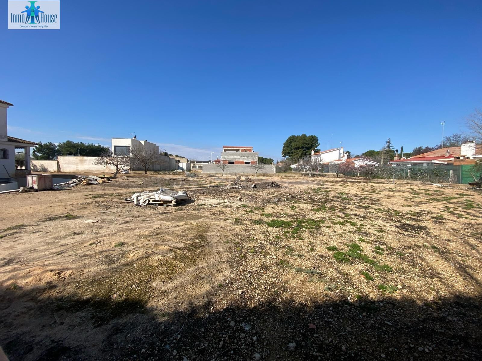 INMOHOUSE VENDE TERRENO URBANO EN URBANIZACIÓN  EL PLANTÍO - foto 2