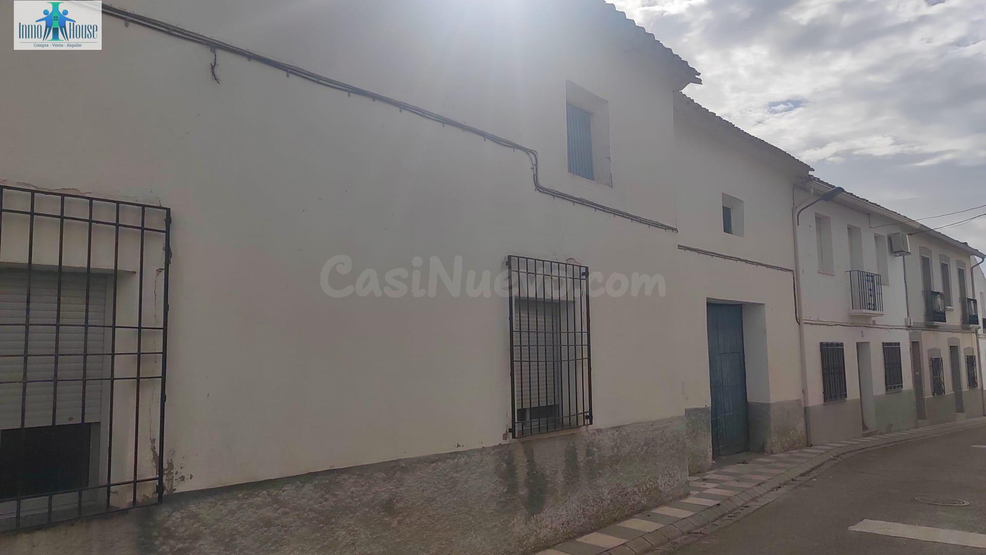 SE VENDE CASA DE PUEBLO -- LEZUZA - foto 2