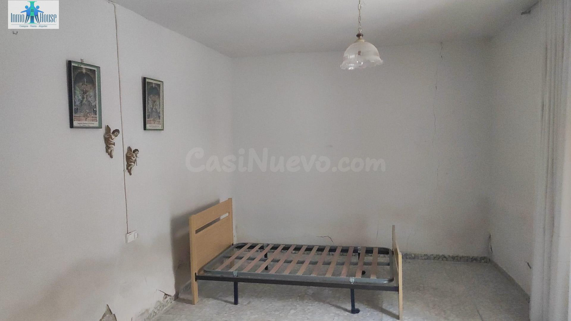 SE VENDE CASA DE PUEBLO -- LEZUZA - foto 3